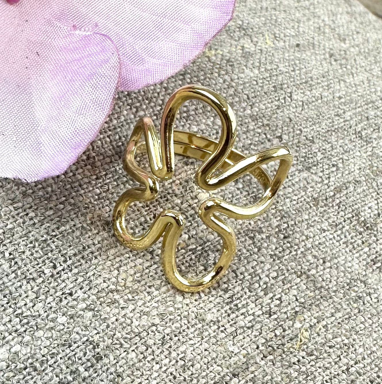 Clover Drip Ring